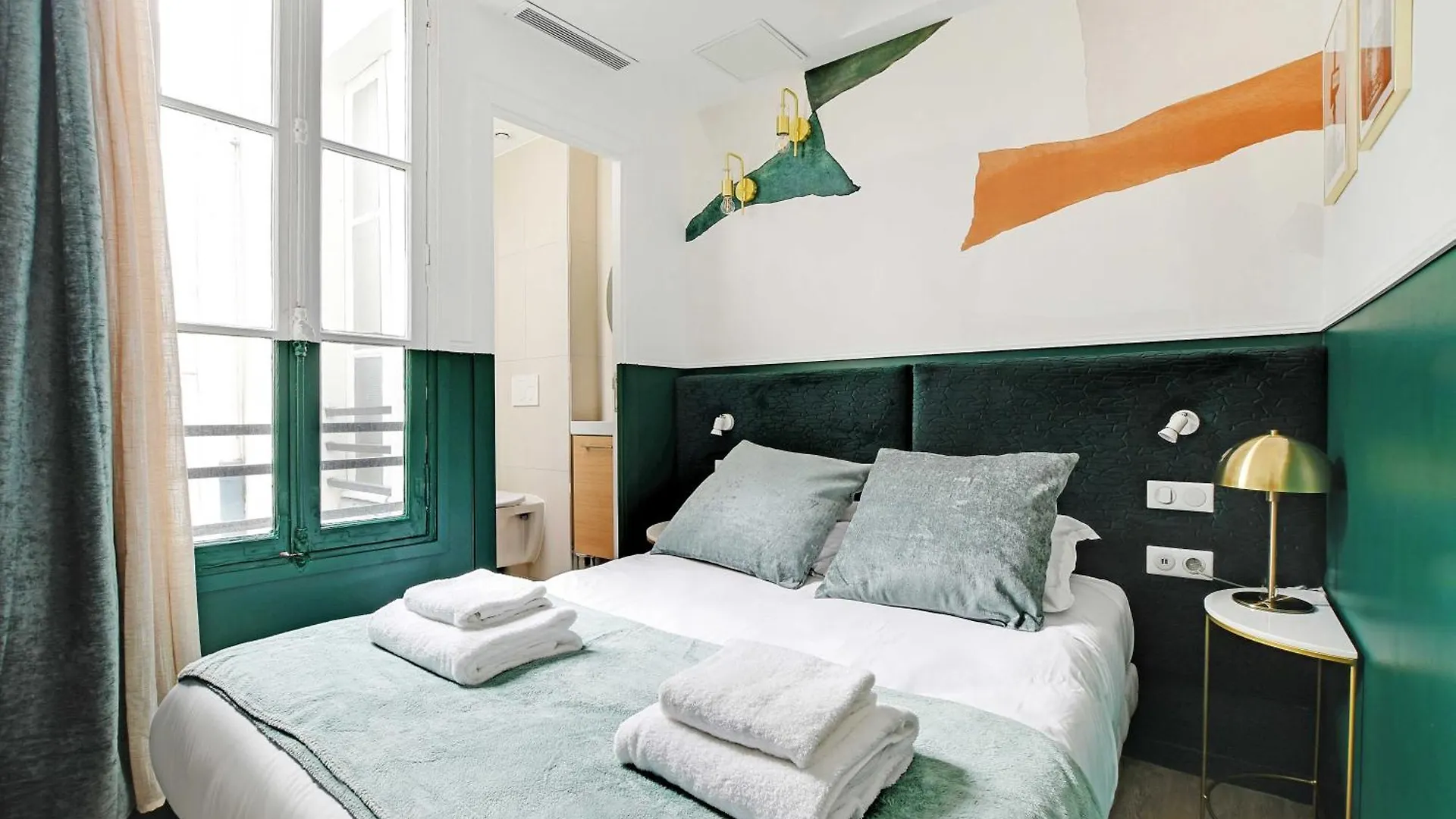 Modern Studio With Ac - Near Montmartre contacts